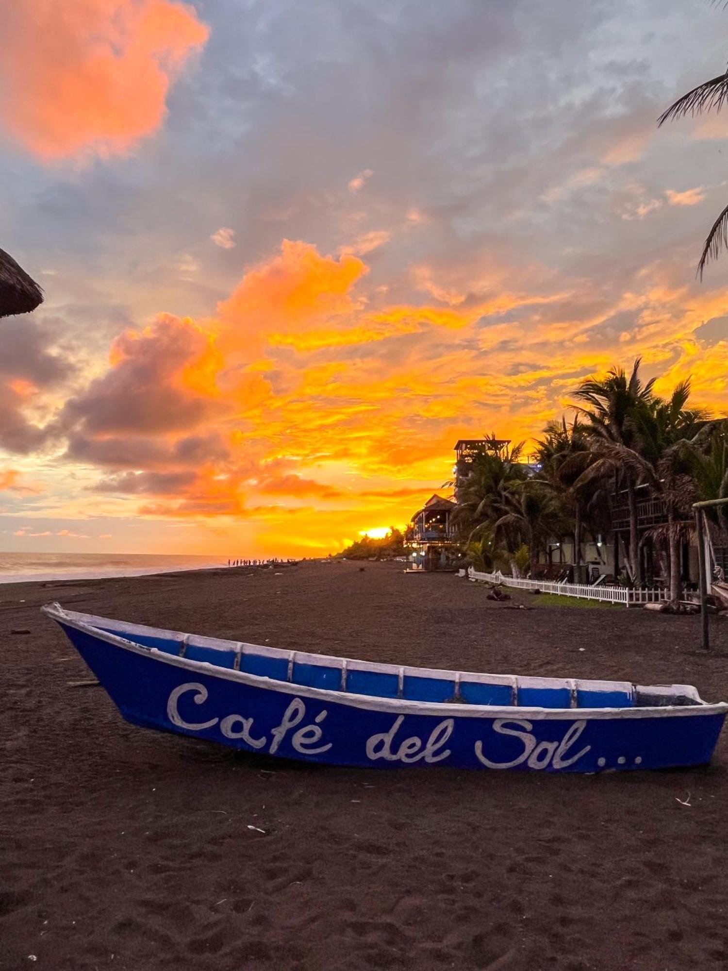 Hotel Cafe Del Sol Monterrico Exterior photo